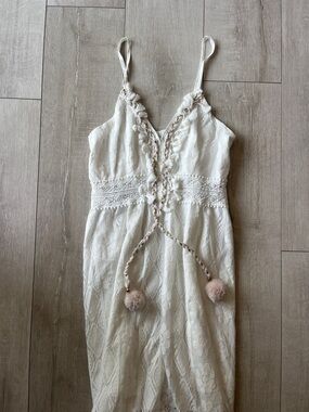 NWT CUPSHE WHITE LACE COVERUP DRESS GOLD BRAID DETAIL FLAWLESS NEVER WORN SZ M